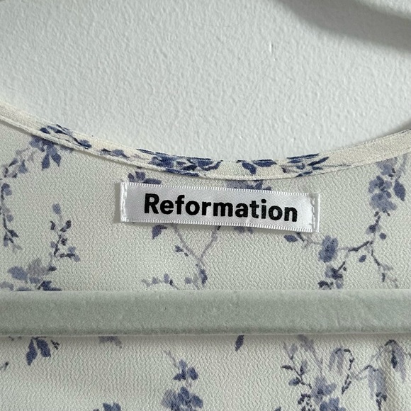 Reformation Ellwood Dress in Sinead White Blue Floral sz Medium Flutter Sleeves - Picture 4 of 12